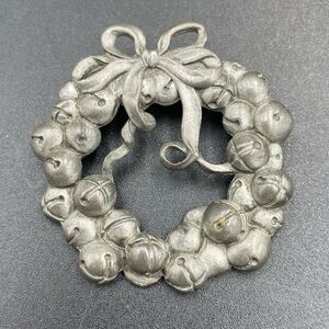 Vintage Pewter Christmas Wreath Brooch Pin